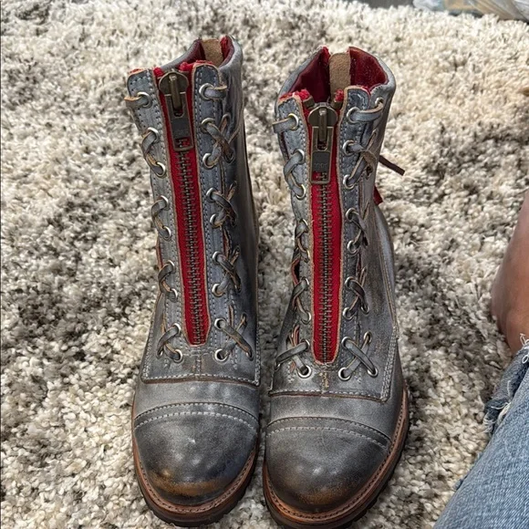 Stylish Gray and Red Women's Boots - Picture 1 of 5